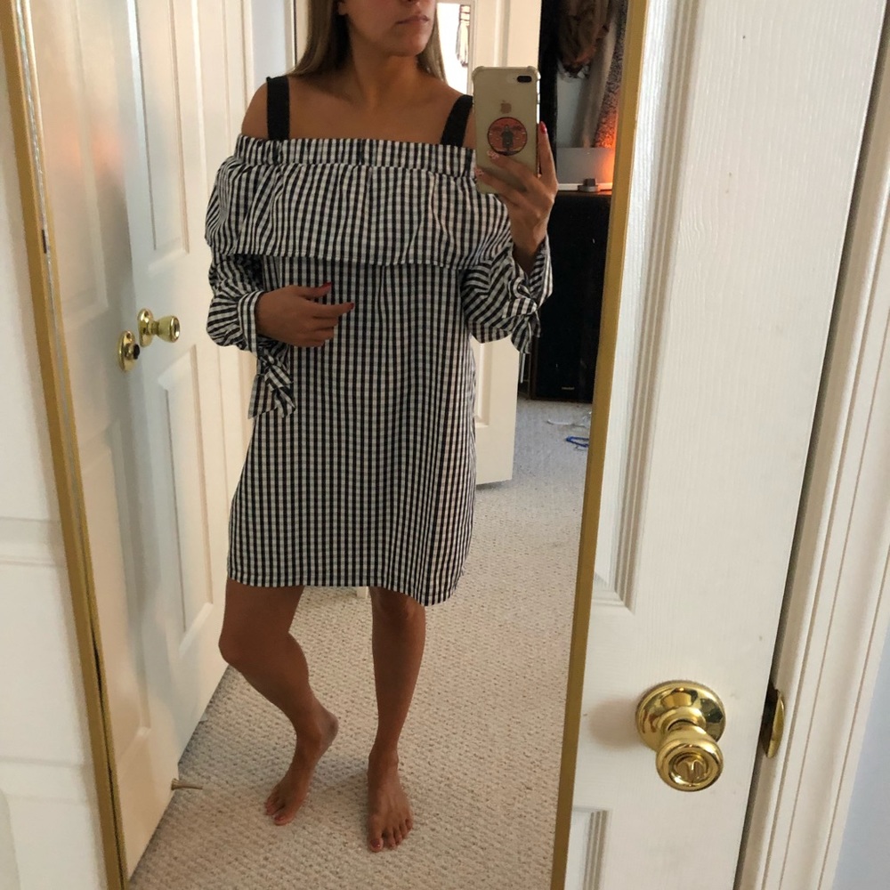 *SOLD* 
Long Sleeve Gingham Ruffle Dress